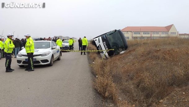 Yolcu Otobüsü Şarampole Devrildi: 7 Kişi Yaralandı