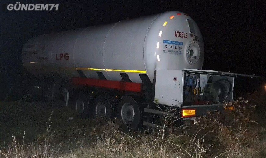kirikkale-lpg-tankeri-trafik-kazasi-2 Kırıkkale'de Trafik Kazası; LPG Yüklü Tanker Şarampole Düştü 1 Yaralı