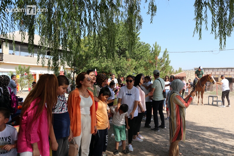 kirikkale-adnan-sener-ozel-egitim-okulu-at-binme-etkinligi-5 Kırıkkale Adnan Şener Özel Eğitim Uygulama Okulu Öğrencilerine At Binme Etkinliği Düzenlendi