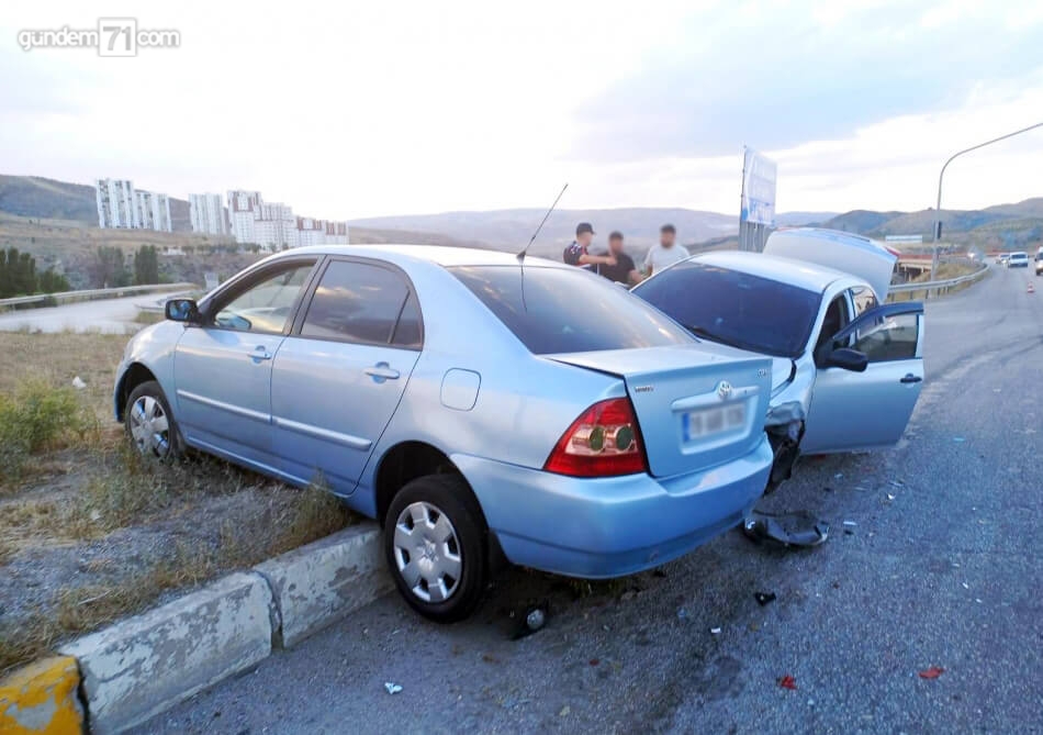 kirikkale-kalecik-kavsagi-trafik-kazasi-02 Kırıkkale'de Trafik Kazası; 1 Kişi Yaralandı