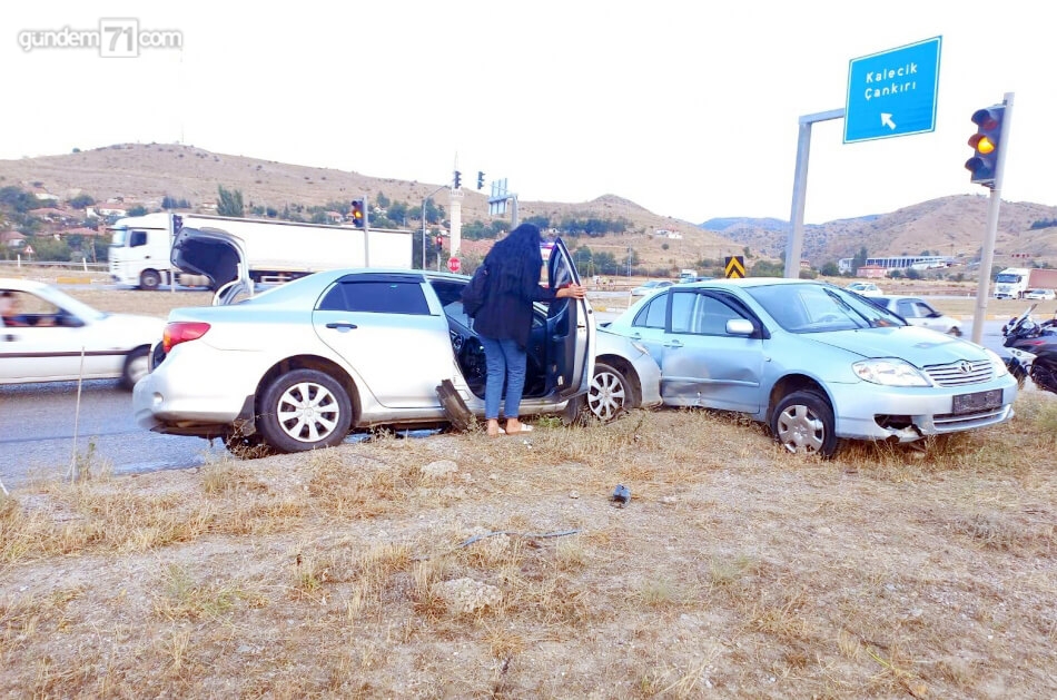 kirikkale-kalecik-kavsagi-trafik-kazasi-03 Kırıkkale'de Trafik Kazası; 1 Kişi Yaralandı