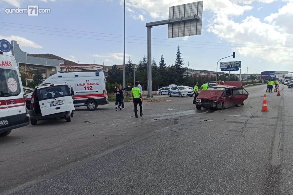 kirikkale-trafik-kazasi-cok-sayida-yarali-var-05-1 Kırıkkale'de Trafik Kazası; İki Araç Çarpıştı Çok Sayıda Yaralı Var