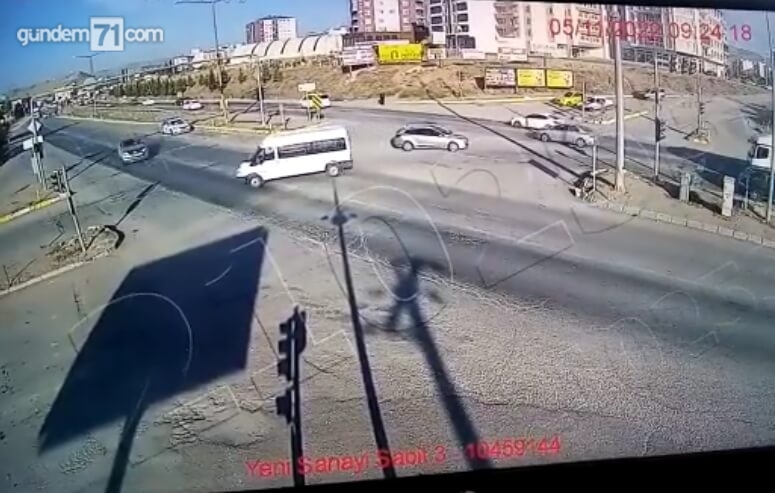 kirikkale-feci-trafik-kazasi-5-yarali-002 Kırıkkale'de Feci Trafik Kazası; Yolcu Minibüsü ile Kamyonet Çarpıştı 5 Kişi Yaralandı