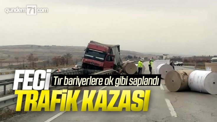 Kırıkkale’de Feci Trafik Kazası; Seyir Halindeki Tır Demir Bariyerlere Saplandı