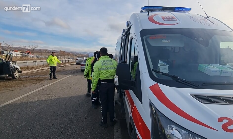 kirikkale-feci-trafik-kazasi-1-olu-4-yarali-3 Kırıkkale'de Feci Trafik Kazası; Hafif Ticari Araç Hurdaya Döndü 1 Kişi Öldü, 4 Kişi Yaralandı