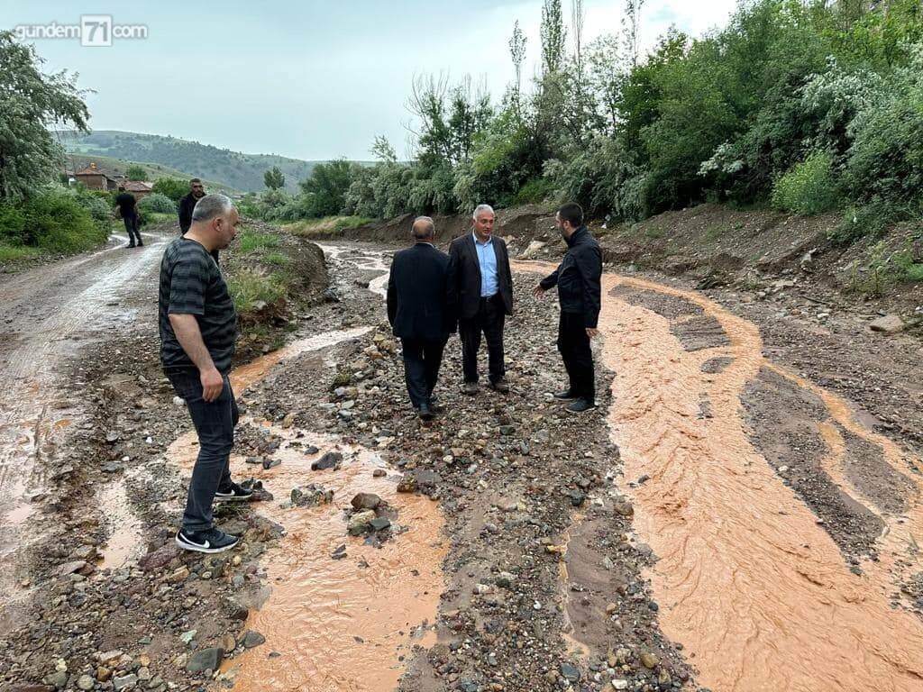 mustafa-kaplan-kirikkale-sel-felaketi-yerinde-inceledi-2 Mustafa Kaplan Kırıkkale'de Sağanak Yağış Sonrası Sel Afeti Yaşanan Küreboğaz Köyünde İncelemelerde Bulundu