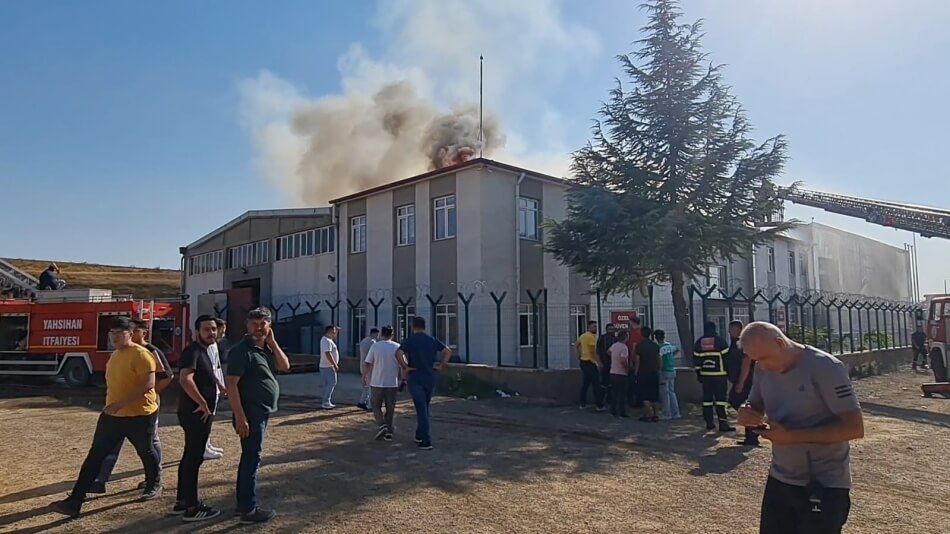 kirikkale-mermi-kovani-ureten-fabrika-yangin-6 Kırıkkale'de Mermi Kovanı Üreten Fabrikada Çıkan Yangın İtfaiye Ekiplerince Söndürüldü