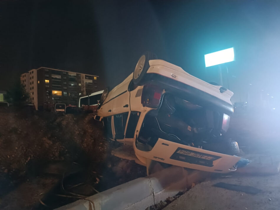kirikkale-yogun-sis-iki-ayri-trafik-kazasi-6-yarali-3 Kırıkkale'de İki Ayrı Trafik Kazasında 6 Kişi Yaralandı