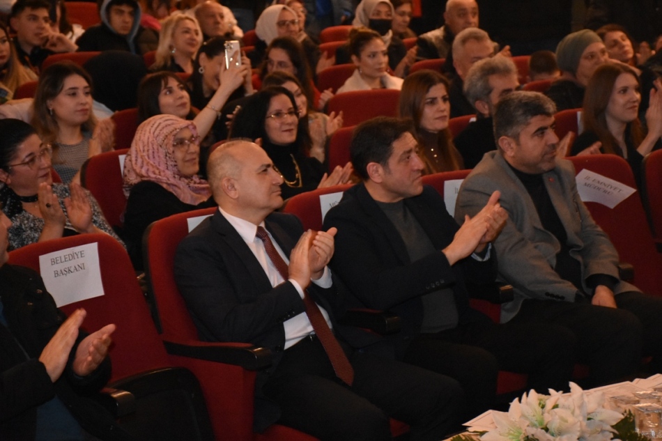 turk-halk-muzigi-korosu-konseri-kirikkale-3 Türk Halk Müziği Korosu Konserine Kırıkkale'liler Yoğun İlgi Gösterdi
