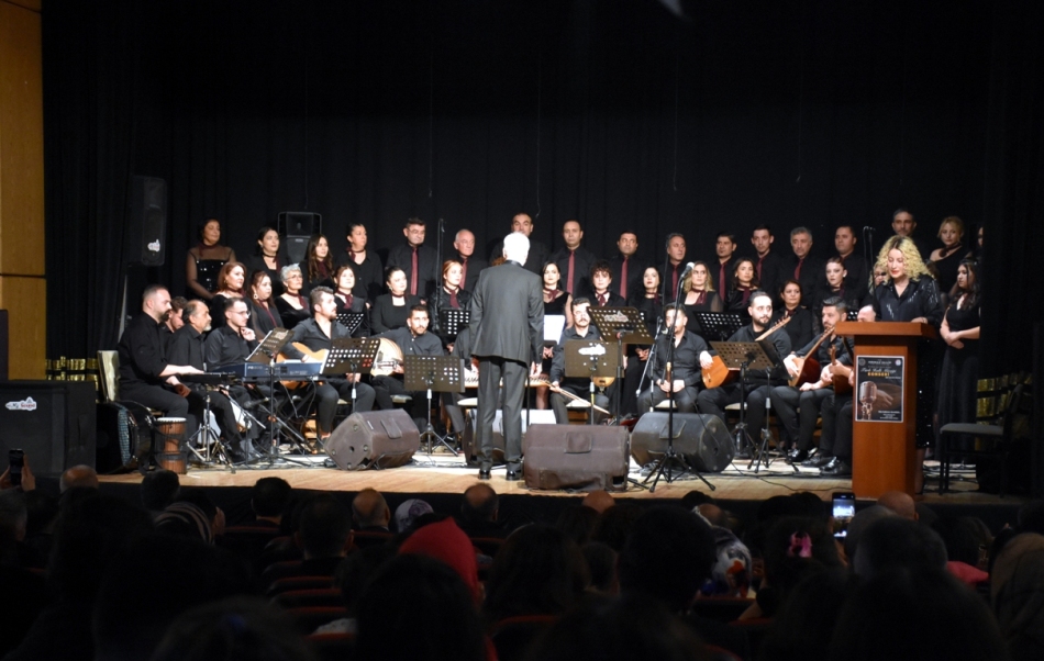 turk-halk-muzigi-korosu-konseri-kirikkale-5 Türk Halk Müziği Korosu Konserine Kırıkkale'liler Yoğun İlgi Gösterdi
