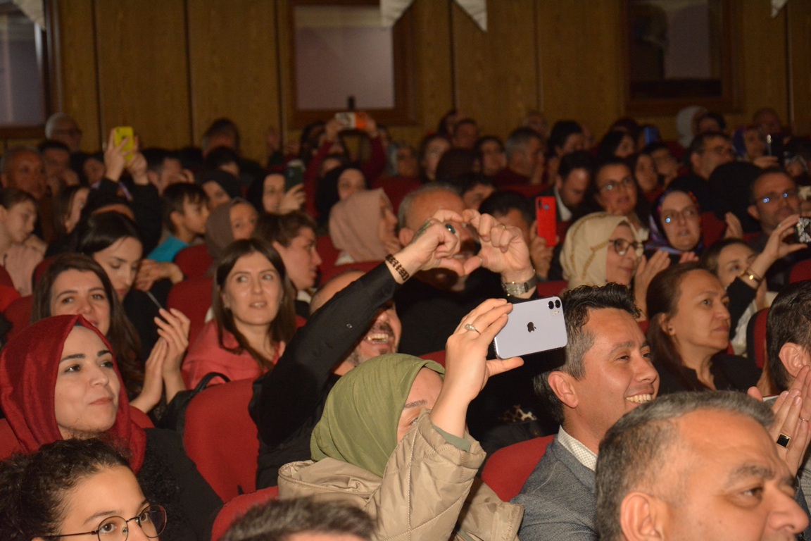 kirikkale-turk-sanat-muzigi-konseri-2 Kırıkkale Halkı Türk Sanat Müziğine Yoğun İlgi Gösterdi