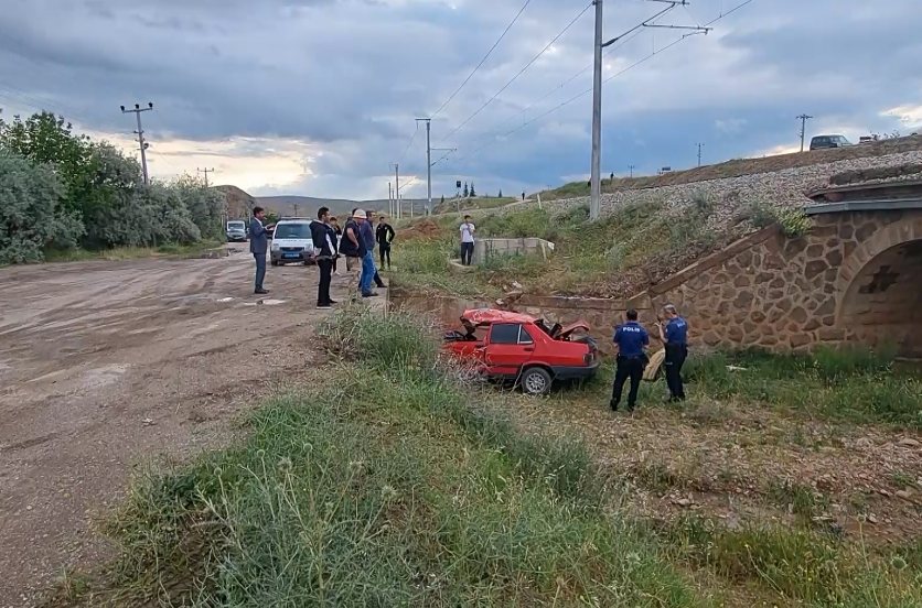 1716577868_07 Kırıkkale'de Otomobil Dereye Düştü: 2 Yaralı