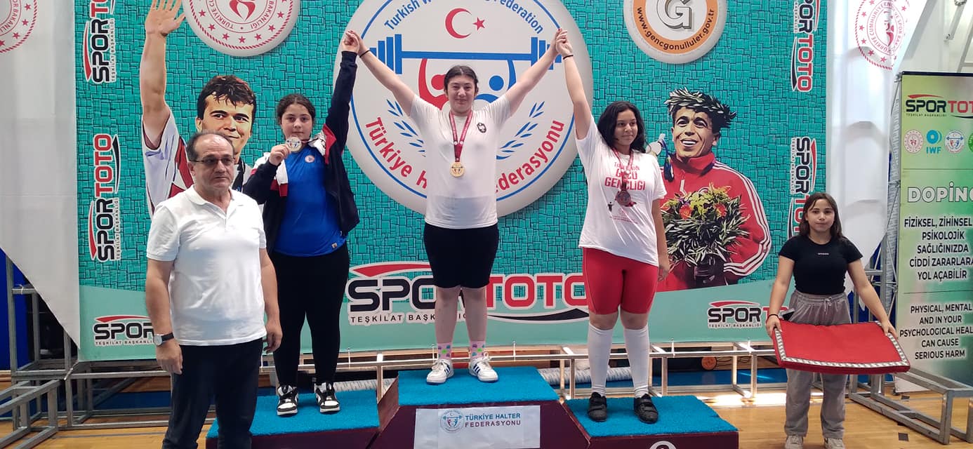 449108098_10231815126072303_1712264343469641648_n Kırıkkale'li Genç Halterci Yeter Zehra Kurtoğlu Türkiye Şampiyonu Oldu