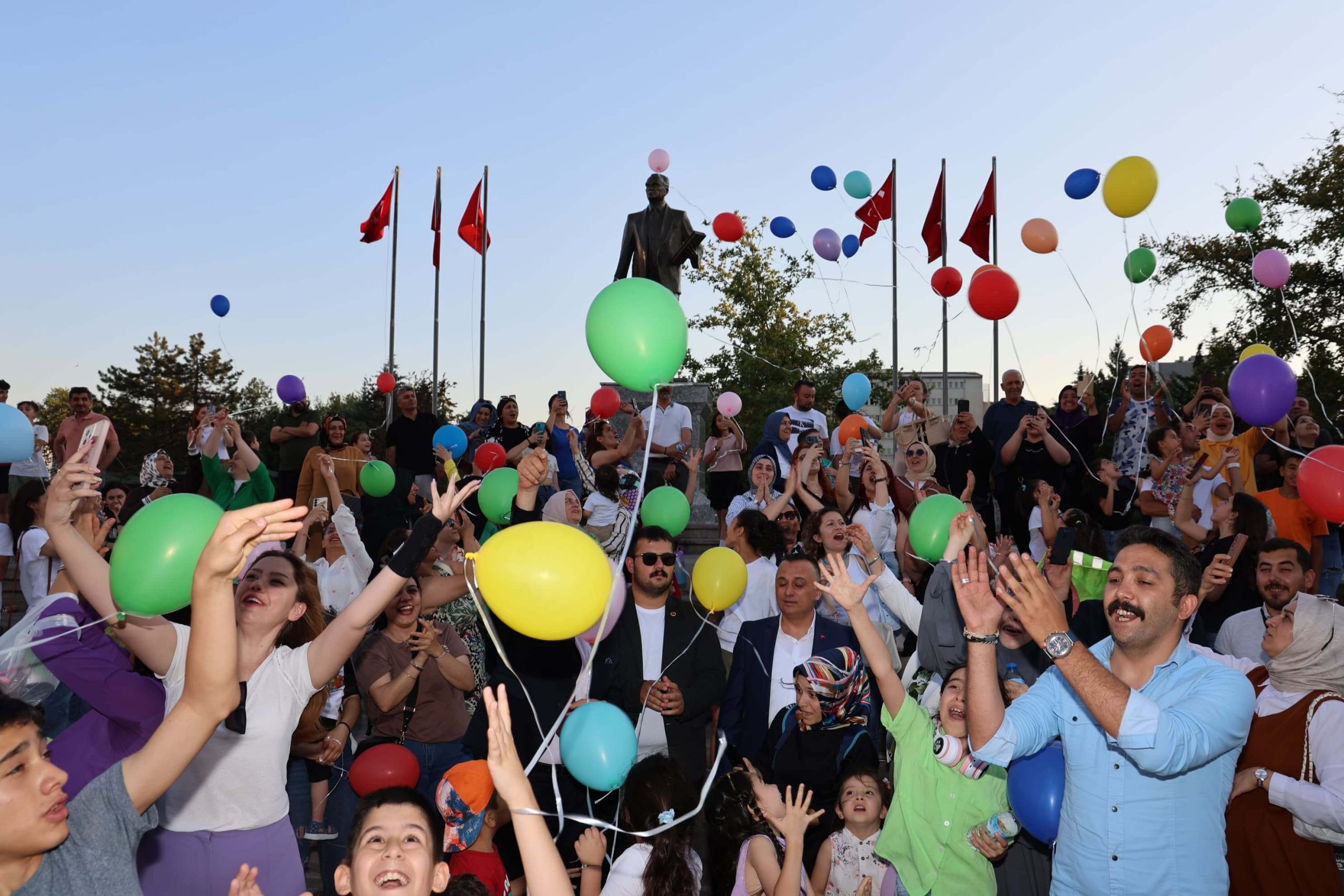 yigit-hamza-kirikkale-sma-dubai-gonderme-etkinligi-2-scaled Kırıkkale'nin SMA Hastası Yiğit Hamza İçin Dubai'ye Gönderme ve Balon Uçurma Etkinliği Yapıldı