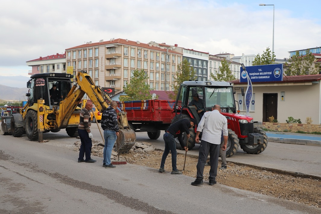 462230653_18109217422422662_8046748124155986697_n Yahşihan Belediyesi'nden Yenişehir'deki Bozuk Yol Sorununa Çözüm