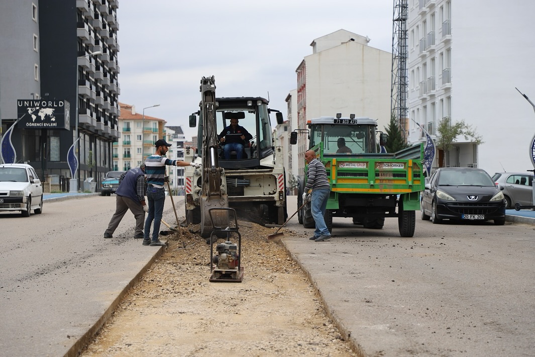 462312338_18109217401422662_92612656889107768_n Yahşihan Belediyesi'nden Yenişehir'deki Bozuk Yol Sorununa Çözüm