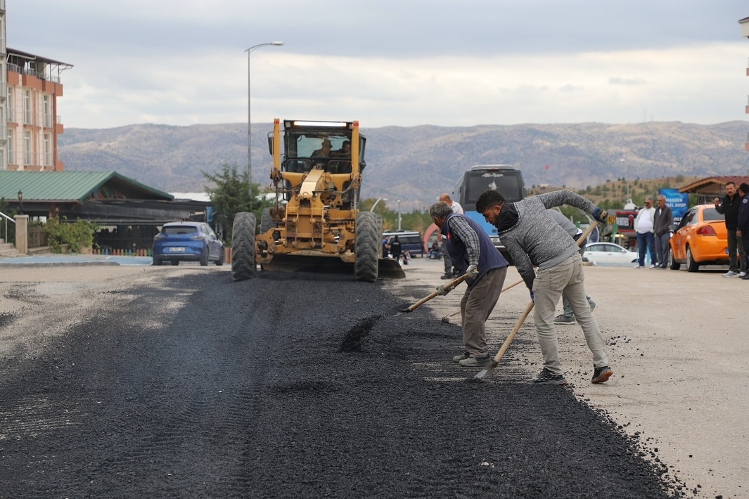 462315381_18109217386422662_8715455888061873081_n Yahşihan Belediyesi'nden Yenişehir'deki Bozuk Yol Sorununa Çözüm