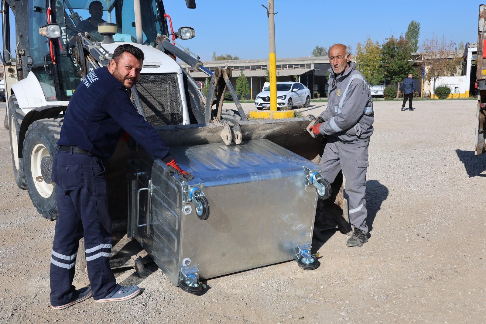 IMG-20241017-WA0037 Kırıkkale, Çöp Yönetiminde Yeni Bir Döneme Girdi: Yeni Konteynerler Şehirle Buluştu