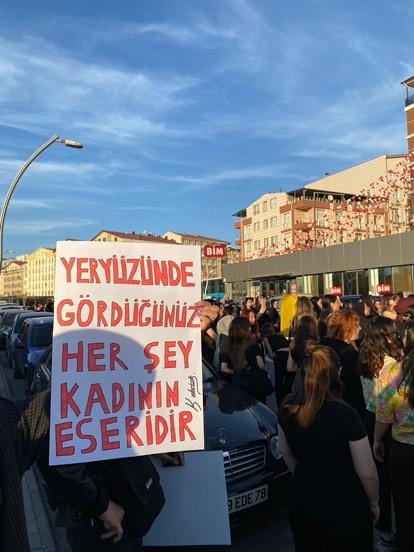 WhatsApp-Image-2024-10-09-at-19.45.34 Kırıkkale'de Üniversite Öğrencilerinden Kadına Şiddete Protesto