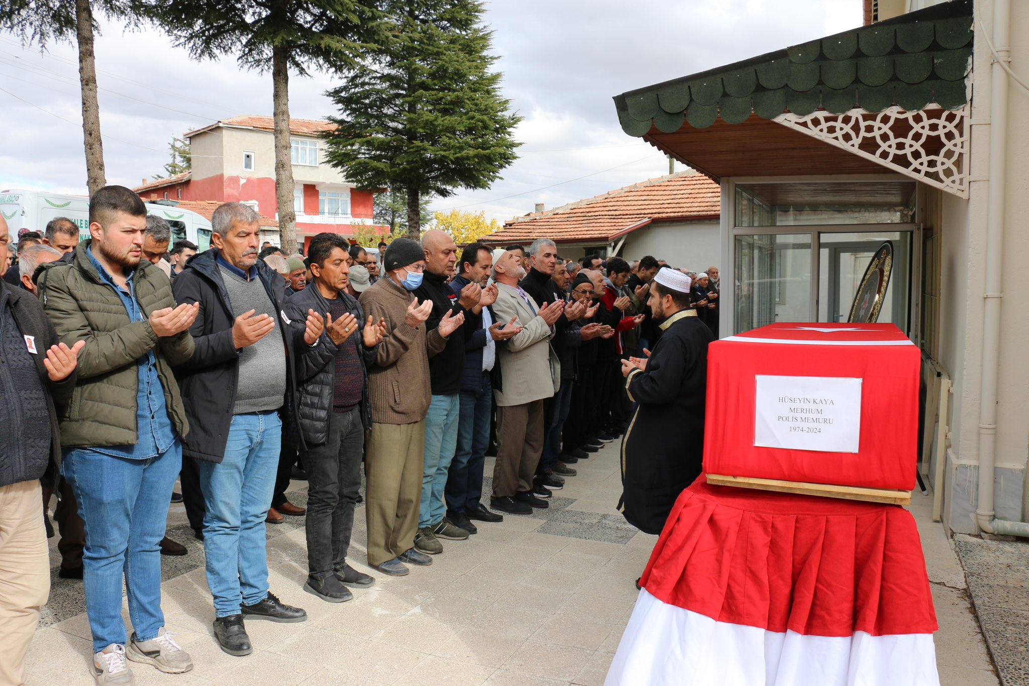 20241103_145939 Kırıkkale'li Emekli Polis Memuru Hüseyin Kaya Ebediyete Uğurlandı