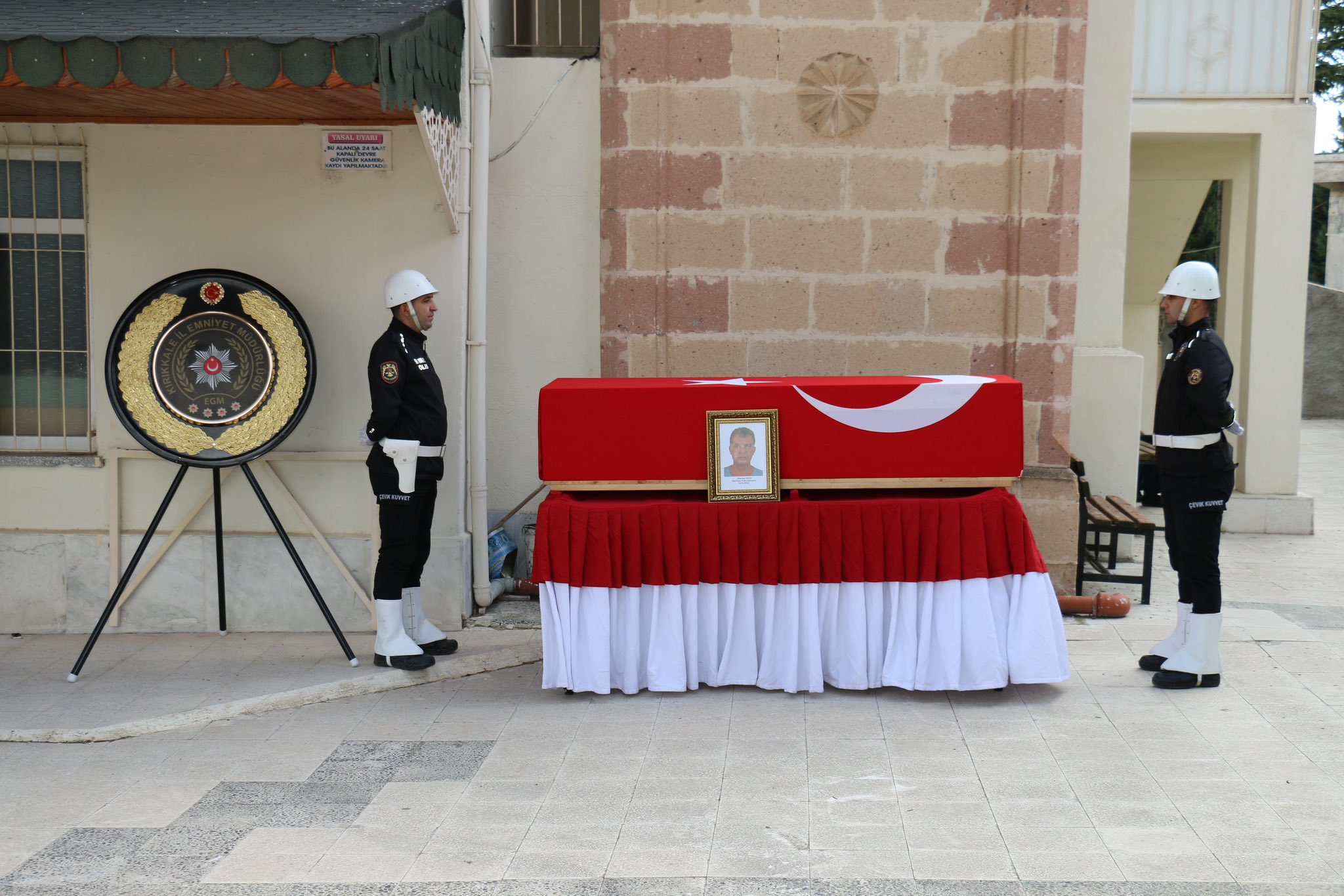 20241103_145941 Kırıkkale'li Emekli Polis Memuru Hüseyin Kaya Ebediyete Uğurlandı