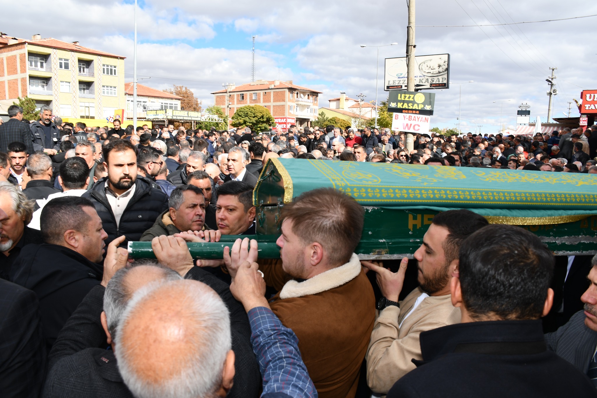 hilmi-sen-cenaze-namazi-3 Silahlı Saldırıda Hayatını Kaybeden Balışeyh Belediye Başkanı Hilmi Şen, Son Yolculuğuna Uğurlandı