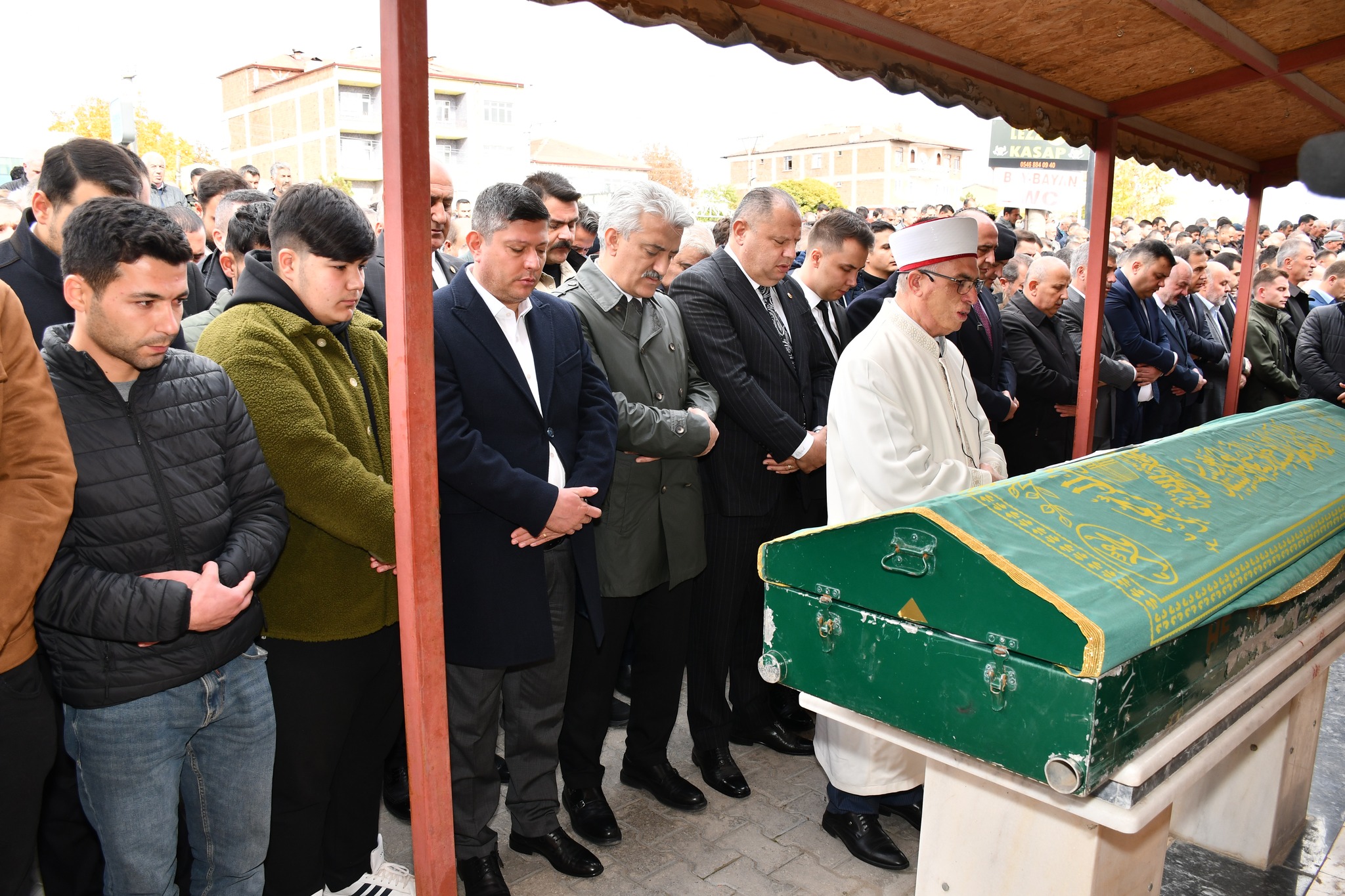 hilmi-sen-cenaze-namazi-4 Silahlı Saldırıda Hayatını Kaybeden Balışeyh Belediye Başkanı Hilmi Şen, Son Yolculuğuna Uğurlandı