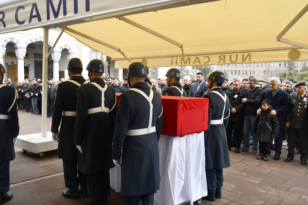 FB_IMG_1733655625291 Kırıkkale'li Şehit Jandarma Uzman Çavuş Süleyman Doğan Dualarla Son Yolculuğuna Uğurlandı