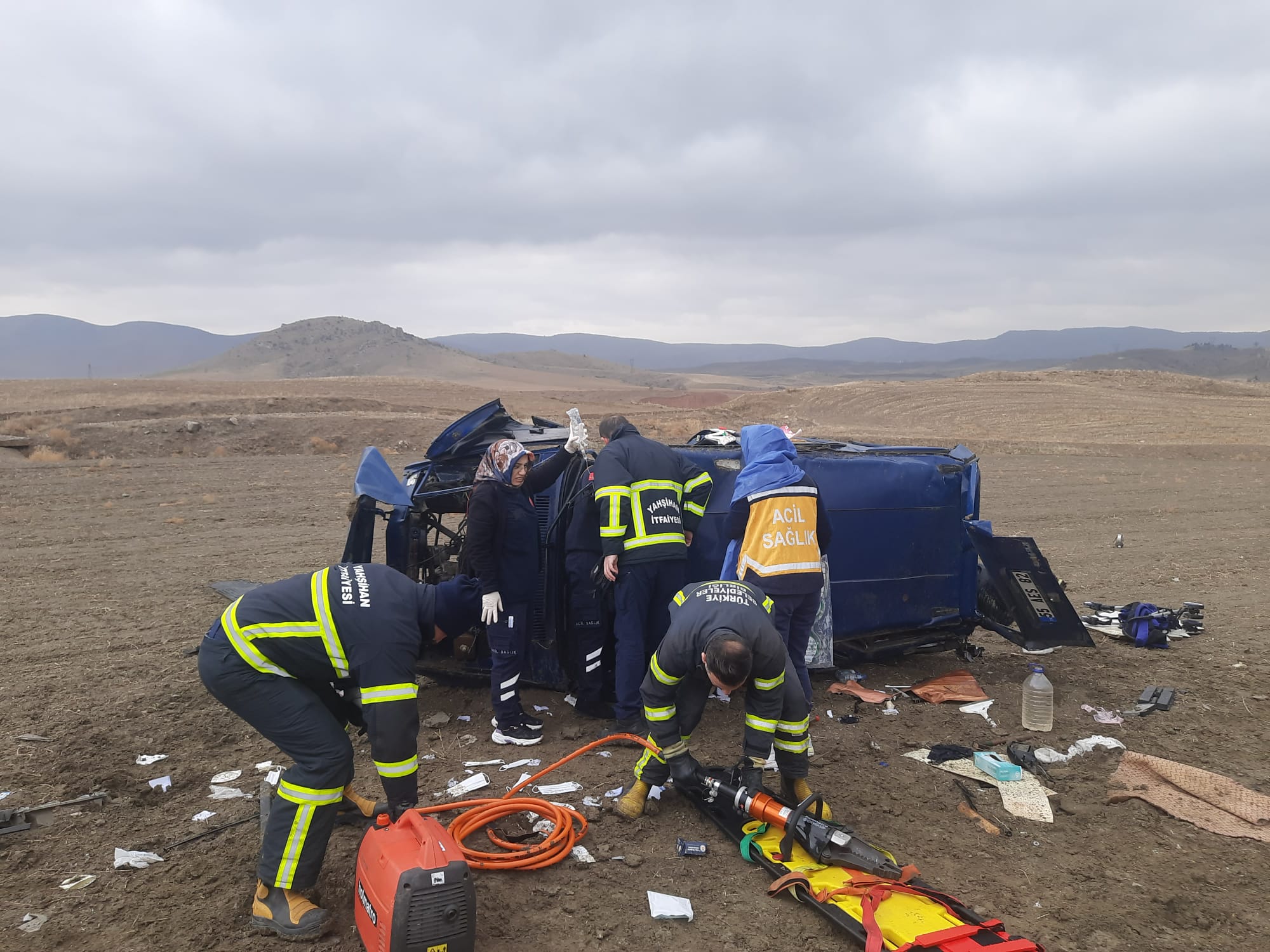 IMG-20241211-WA0026 Kırıkkale'de Yağmurun Kurbanı: Takla Atan Otomobil Paramparça Oldu, Sürücü Ağır Yaralı