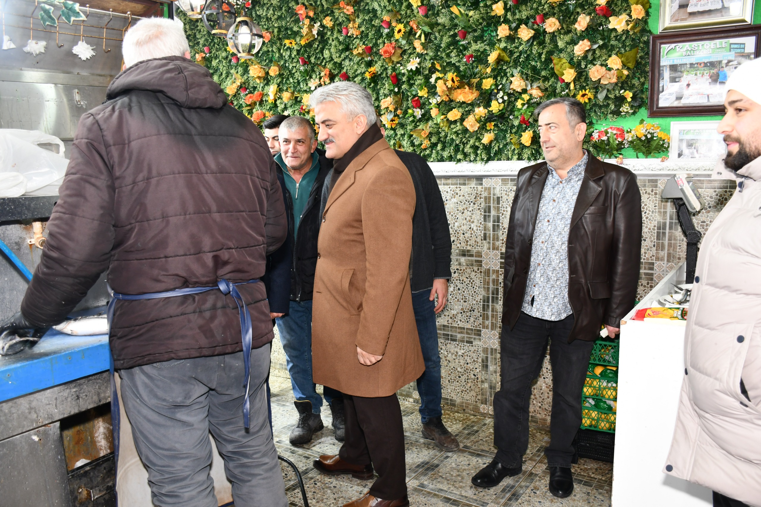 vali-makas-balikcilar-carsisi-3 Vali Mehmet Makas'tan Kırıkkale Balıkçılar Çarşısı'na Ziyaret