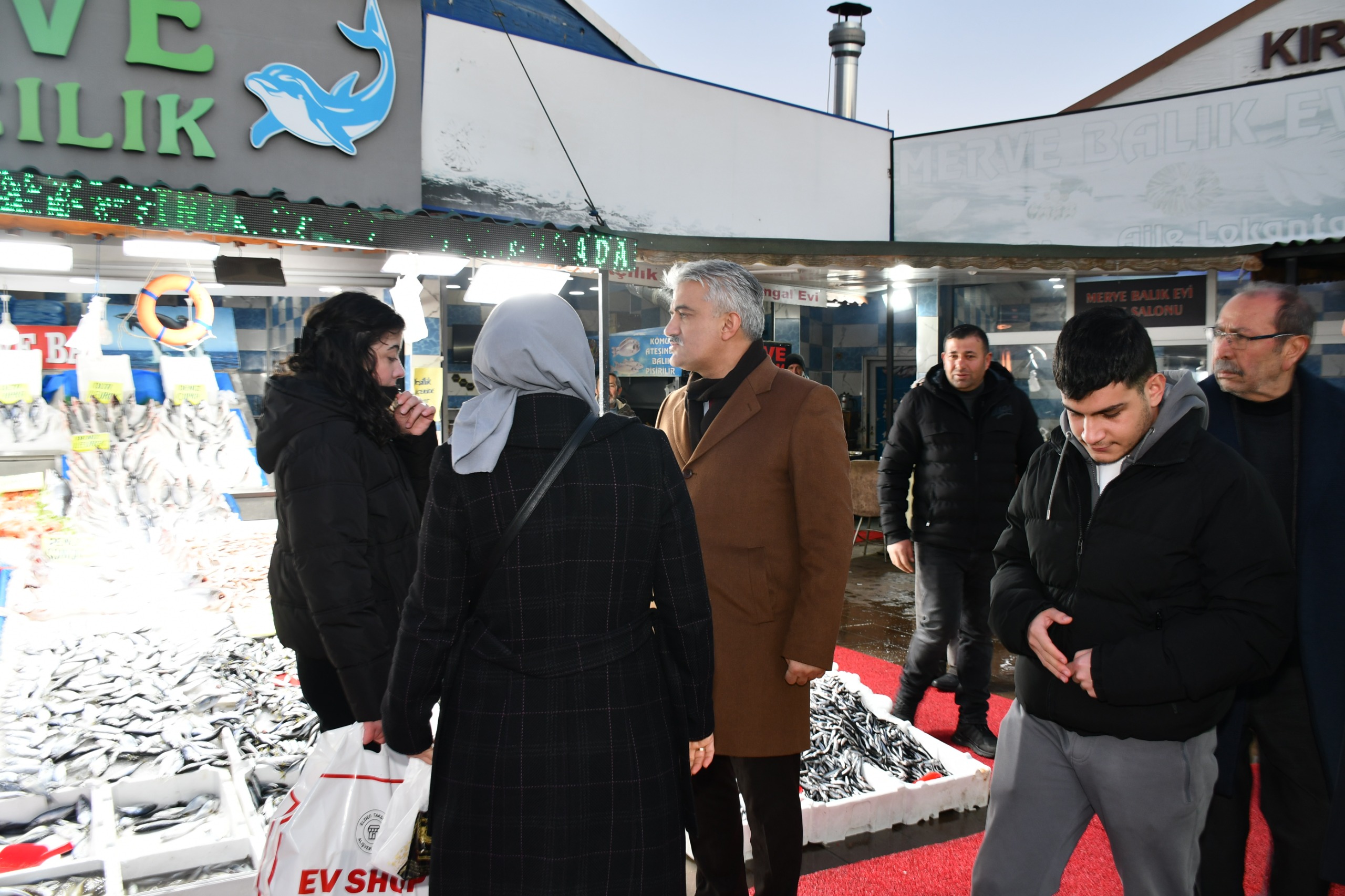 vali-makas-balikcilar-carsisi-7 Vali Mehmet Makas'tan Kırıkkale Balıkçılar Çarşısı'na Ziyaret