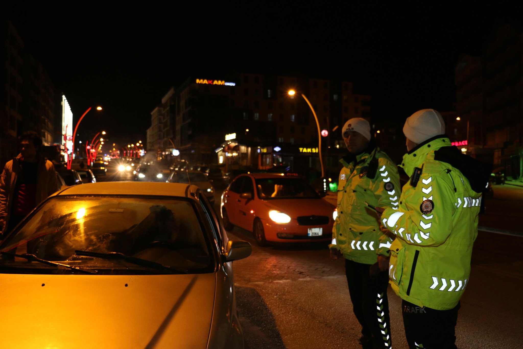 GgJ_NRSXYAATVle Kırıkkale'de Yılbaşı Denetimleri: 2 Bin 194 Şahıs ve 450 Araç Sorgulandı