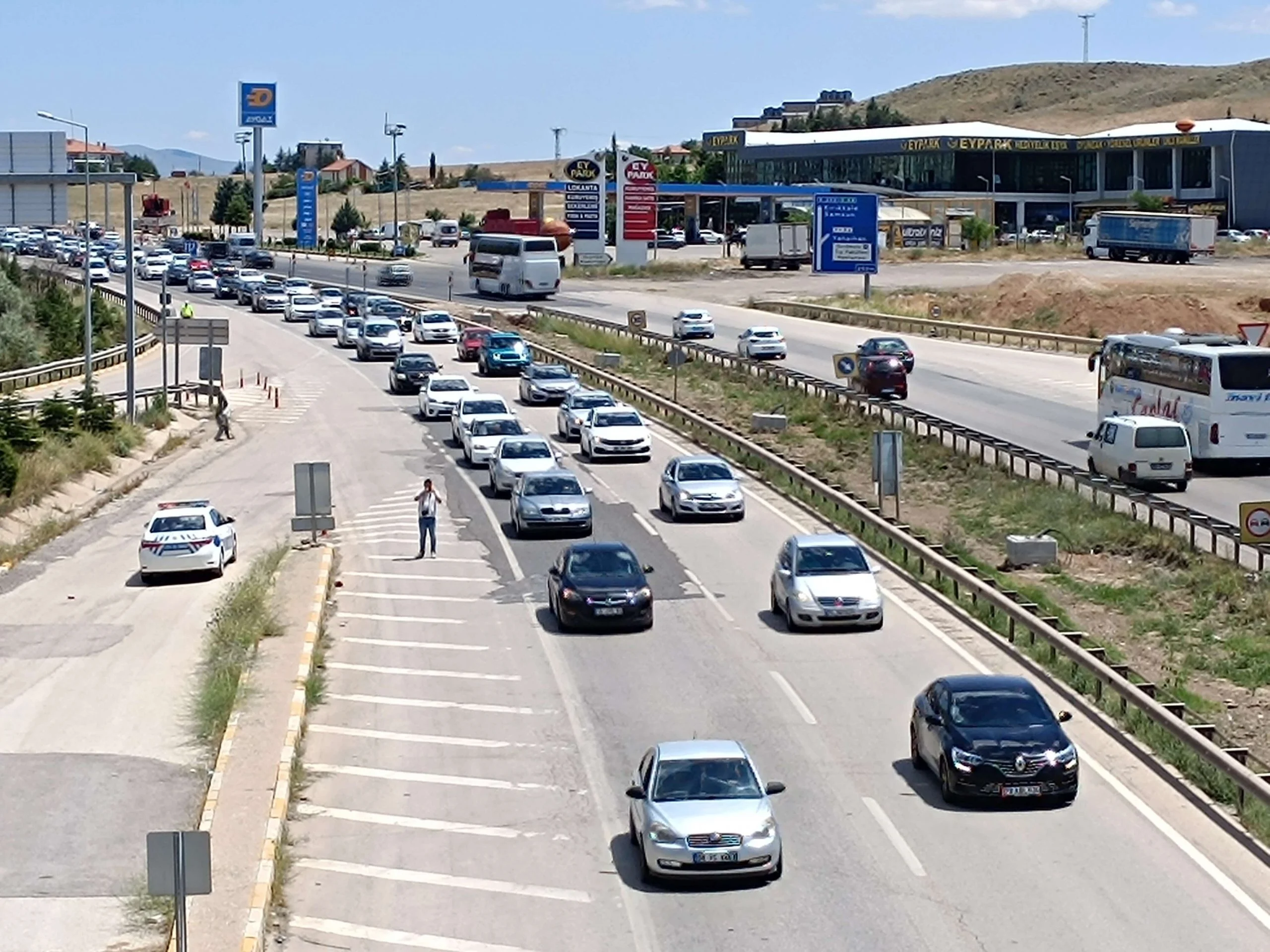 IMG_20230701_145353_232-scaled Tatilcilerin Dönüşleri Başladı; 43 İlin Kesişimi Kırıkkale’de Trafik Yoğunluğu Yaşanıyor