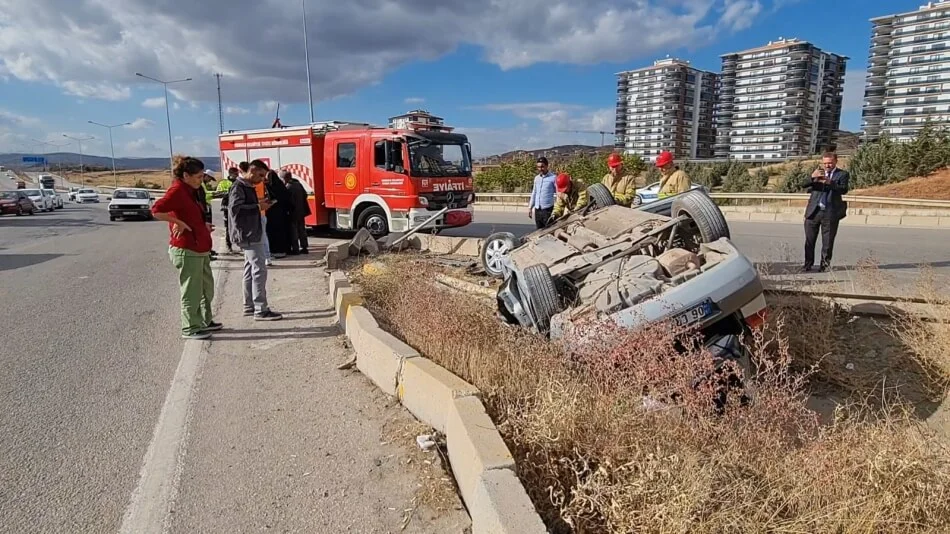 kirikkale-feci-trafik-kazasi-kontrolden-cikan-otomobil-takla-atti-2 Kırıkkale'de Feci Trafik Kazası; Kontrolden Çıkan Otomobil Takla Attı, 1 Kişi Yaralandı