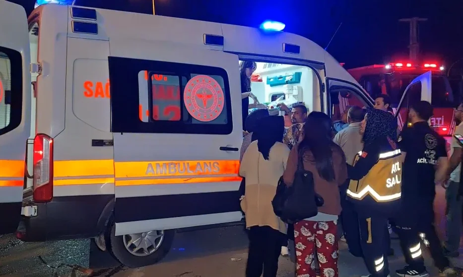 1717015852_01-1 Kırıkkale'de Gece Saatlerinde Feci Trafik Kazası; Otomobil İle Dolmuş Çarpıştı 22 Yaralı