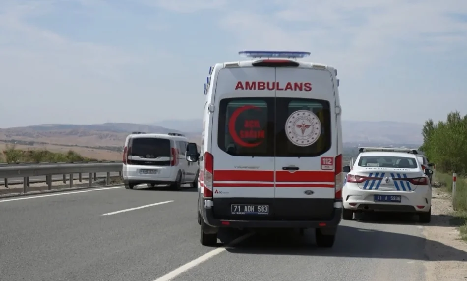 kirikkale-feci-trafik-kazasi-2 Kırıkkale'de Feci Trafik Kazası: Metrelerce Takla Atan Otomobildeki 3 Kişi Yaralandı