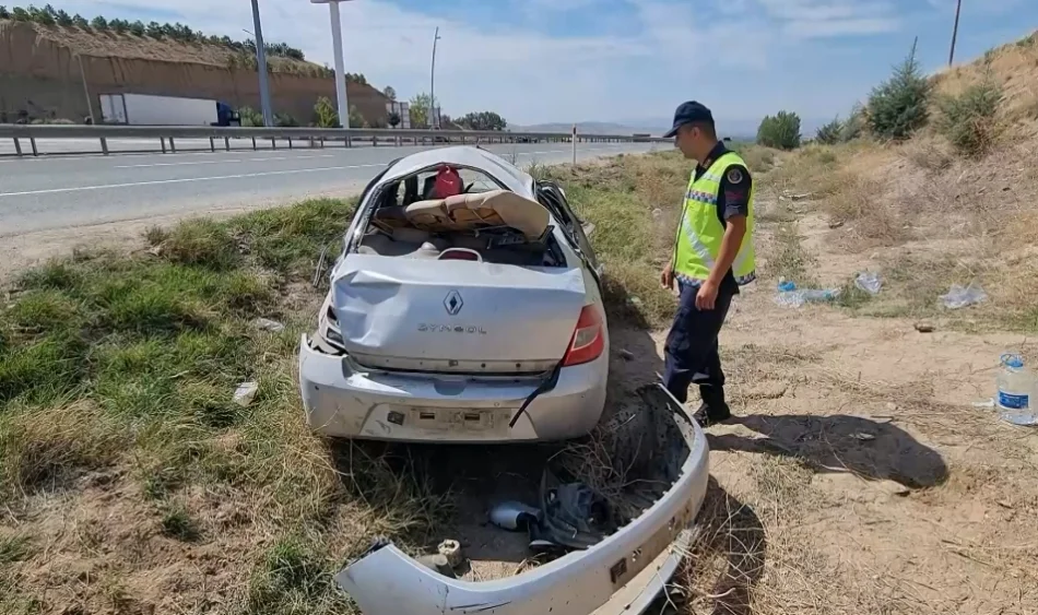 kirikkale-feci-trafik-kazasi-4 Kırıkkale'de Feci Trafik Kazası: Metrelerce Takla Atan Otomobildeki 3 Kişi Yaralandı