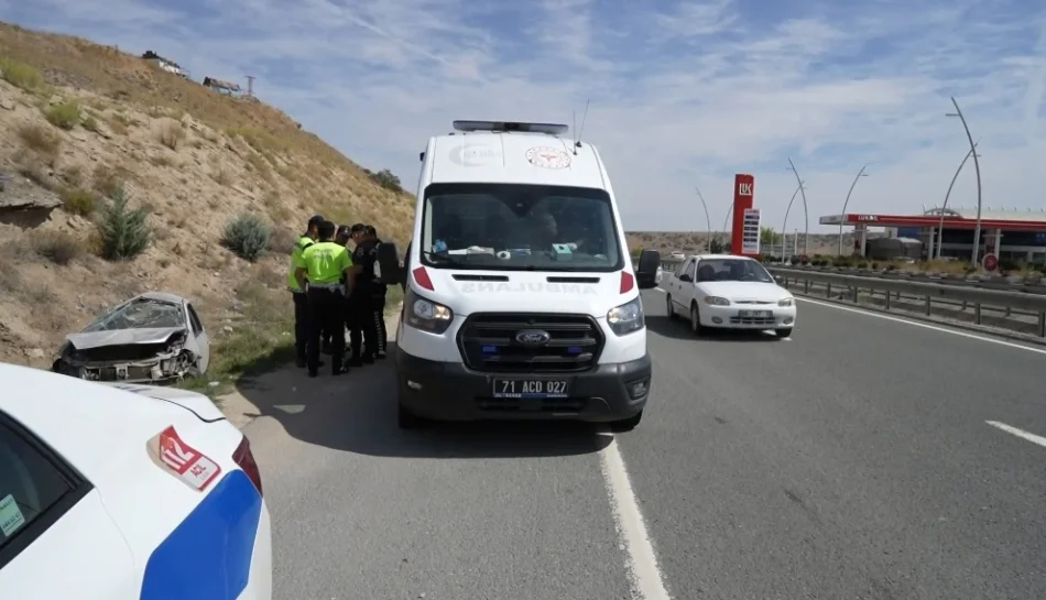 kirikkale-feci-trafik-kazasi-5 Kırıkkale'de Feci Trafik Kazası: Metrelerce Takla Atan Otomobildeki 3 Kişi Yaralandı