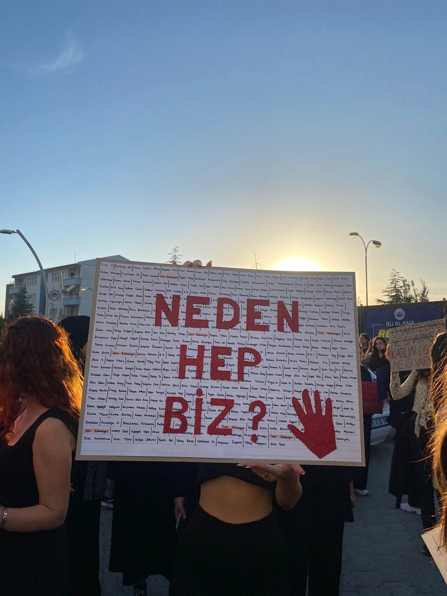 GZdwzmuW8AAaHQP Kırıkkale'de Üniversite Öğrencilerinden Kadına Şiddete Protesto