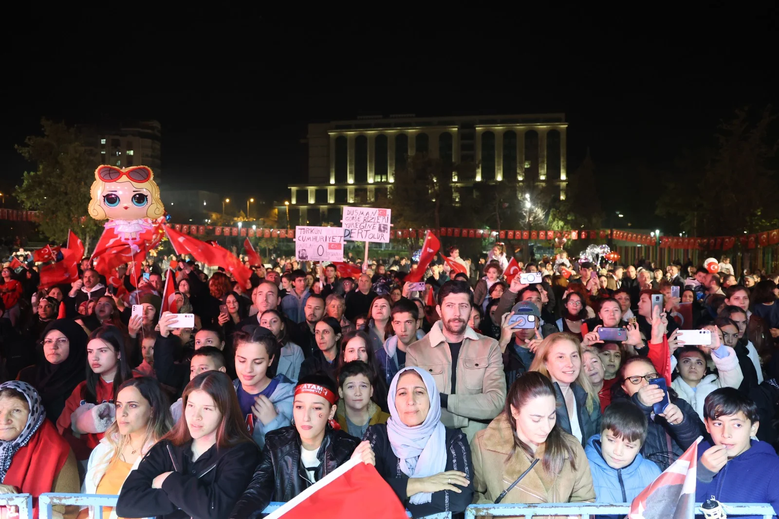 Kirikkale-Cumhuriyet-Bayraminda-Fener-Alayi-Ile-Aydinlandi-14 Kırıkkale, Cumhuriyet Bayramı'nda Fener Alayı İle Aydınlandı 