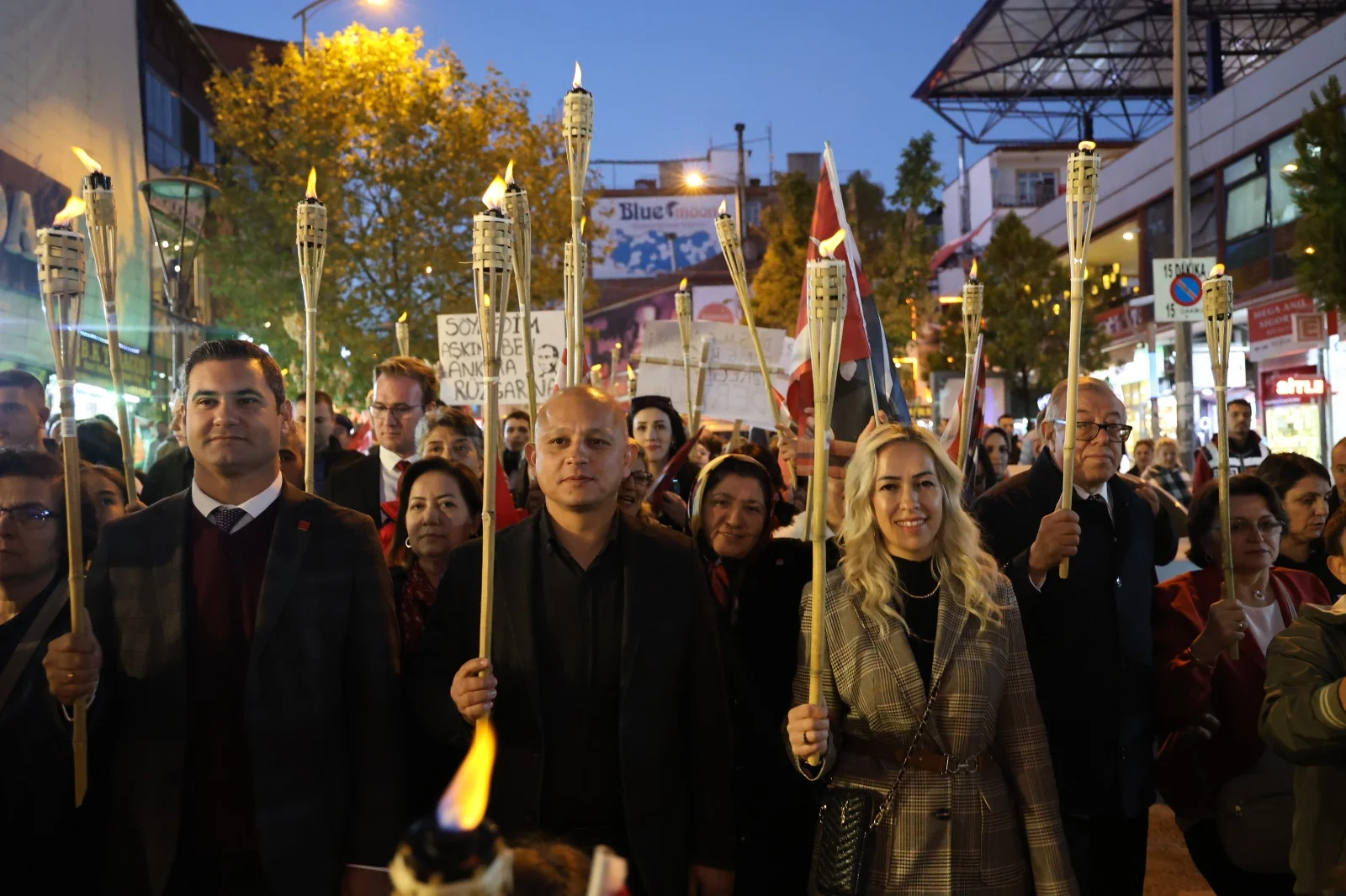 Kirikkale-Cumhuriyet-Bayraminda-Fener-Alayi-Ile-Aydinlandi-2 Kırıkkale, Cumhuriyet Bayramı'nda Fener Alayı İle Aydınlandı 