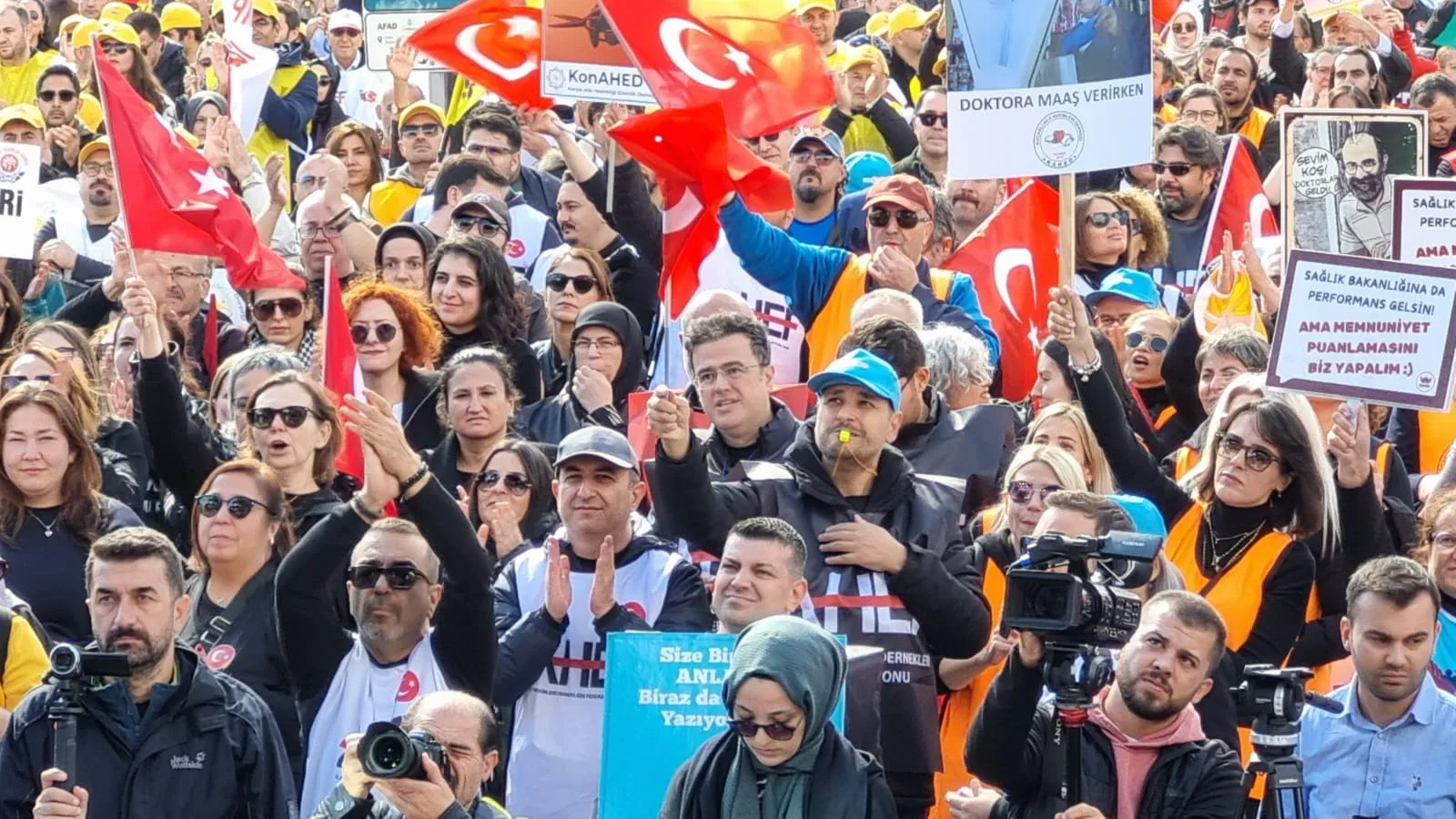 aile-hekimleri-meydan-mitin-kirikkale-ankara-3 Kırıkkale'den Aile Hekimleri Ankara'da Miting Yaptı