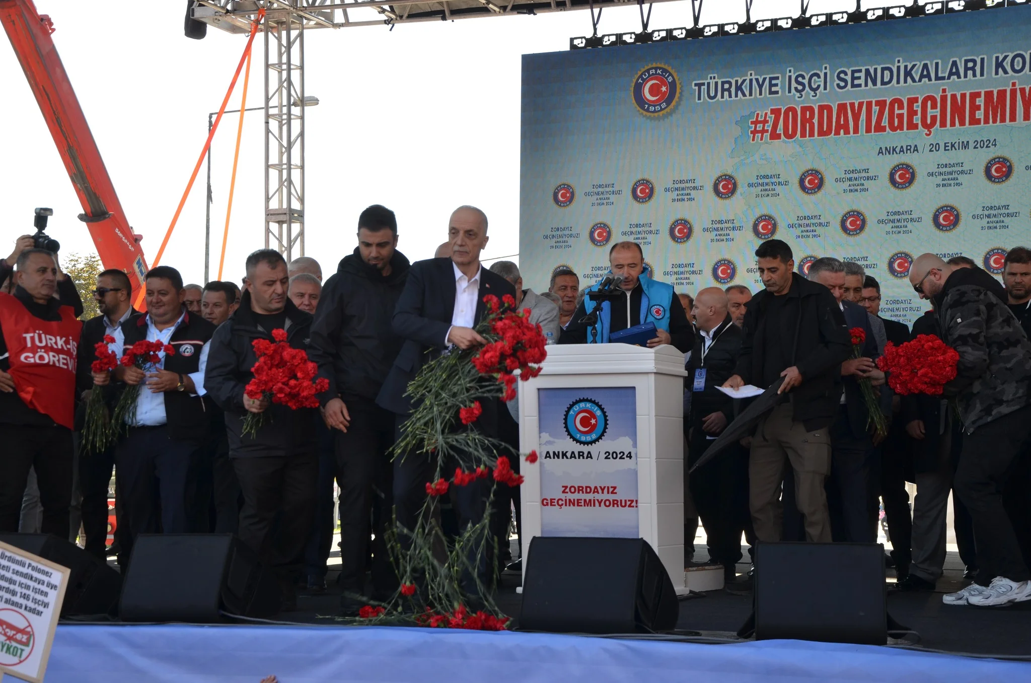 turk-metal-turk-is-zordayiz-gecinemiyoruz-7 TÜRK-İŞ'ten Ankara'da Dev Miting: Kırıkkale'den Binlerce İşçi 'Zordayız Geçinemiyoruz' Dediler