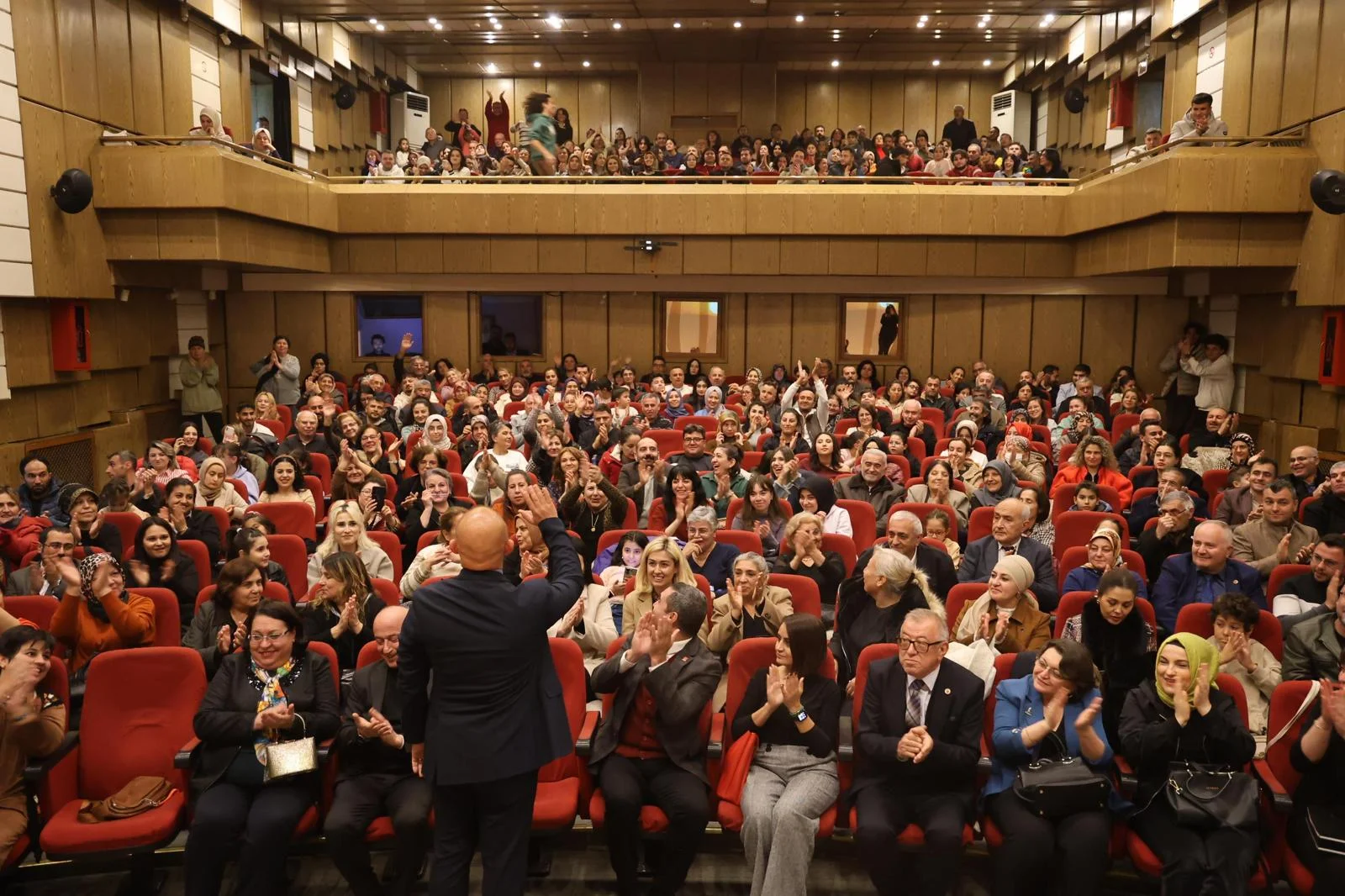 IMG-20241114-WA0067 'Kurtuluşun Kadınları' Tiyatro Oyunu Kırıkkale Kültür Merkezi'nde Yoğun Katılımla Sergilendi