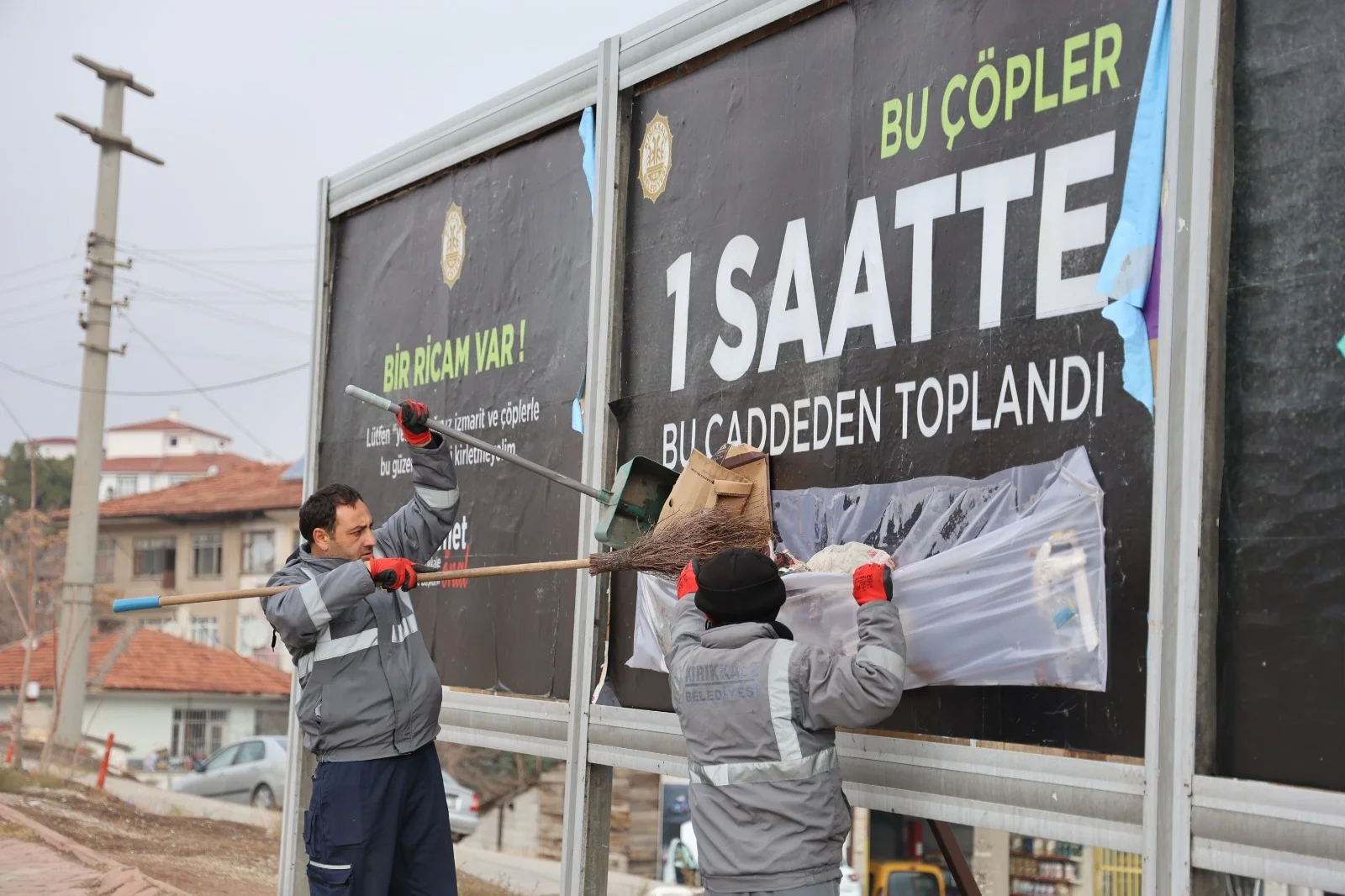 IMG-20241127-WA0018 Kırıkkale'de Farkındalık İçin Çöpler Billboarda Asıldı