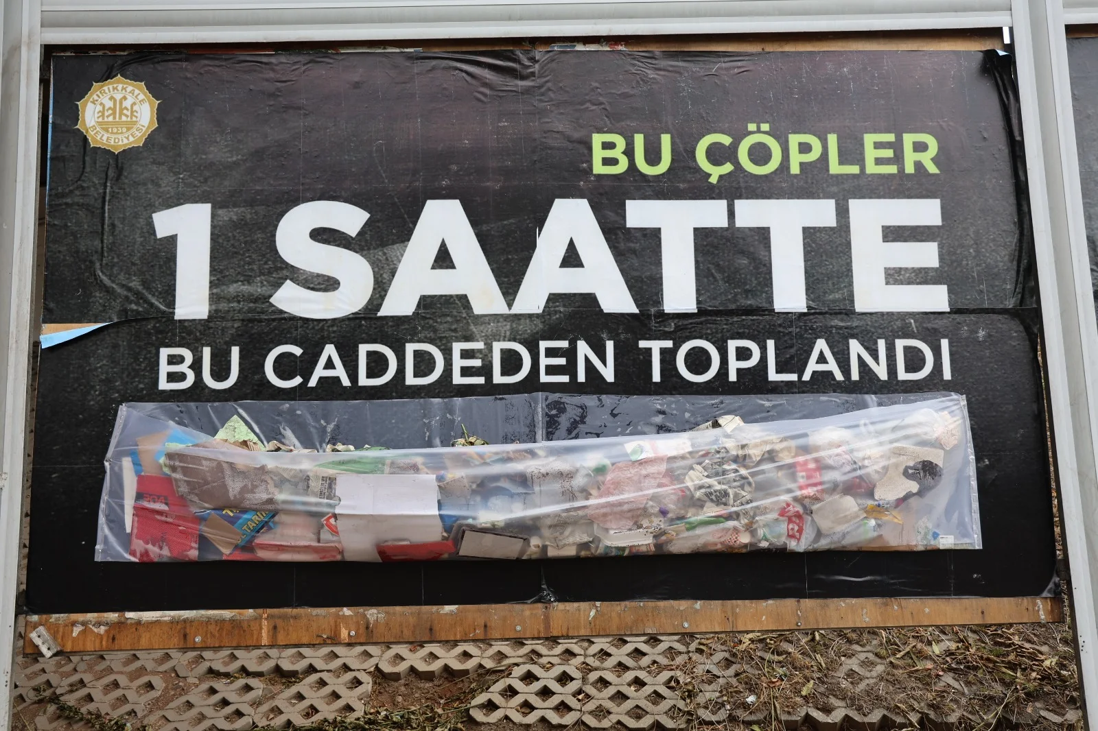 IMG-20241127-WA0019 Kırıkkale'de Farkındalık İçin Çöpler Billboarda Asıldı