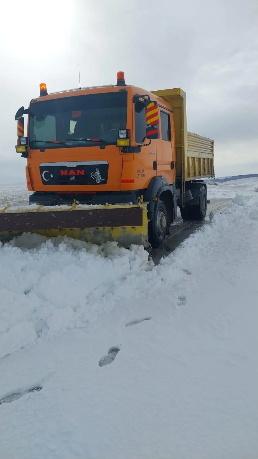 WhatsApp-Image-2024-11-24-at-15.14.26 Kırıkkale'de Mahsur Kalan Ambulanslar Ekiplerin Çabasıyla Kurtarıldı