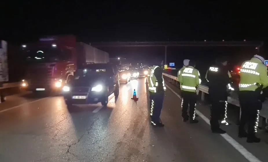 kirikkale-kaza-06 Kırıkkale'de Zincirleme Kaza: Ambulansın Karıştığı Kazada 1 Ölü, 1'i Bebek 5 Yaralı