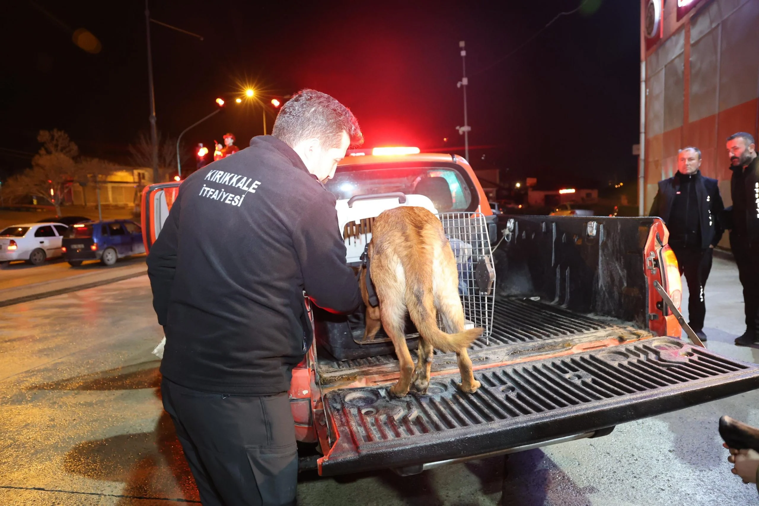 WhatsApp-Image-2025-01-24-at-23.15.42-3-scaled Kırıkkale'den Konya'da Çöken Bina İçin Destek: Arama Kurtarma Köpekleri Hera ve İglo Yönlendirildi