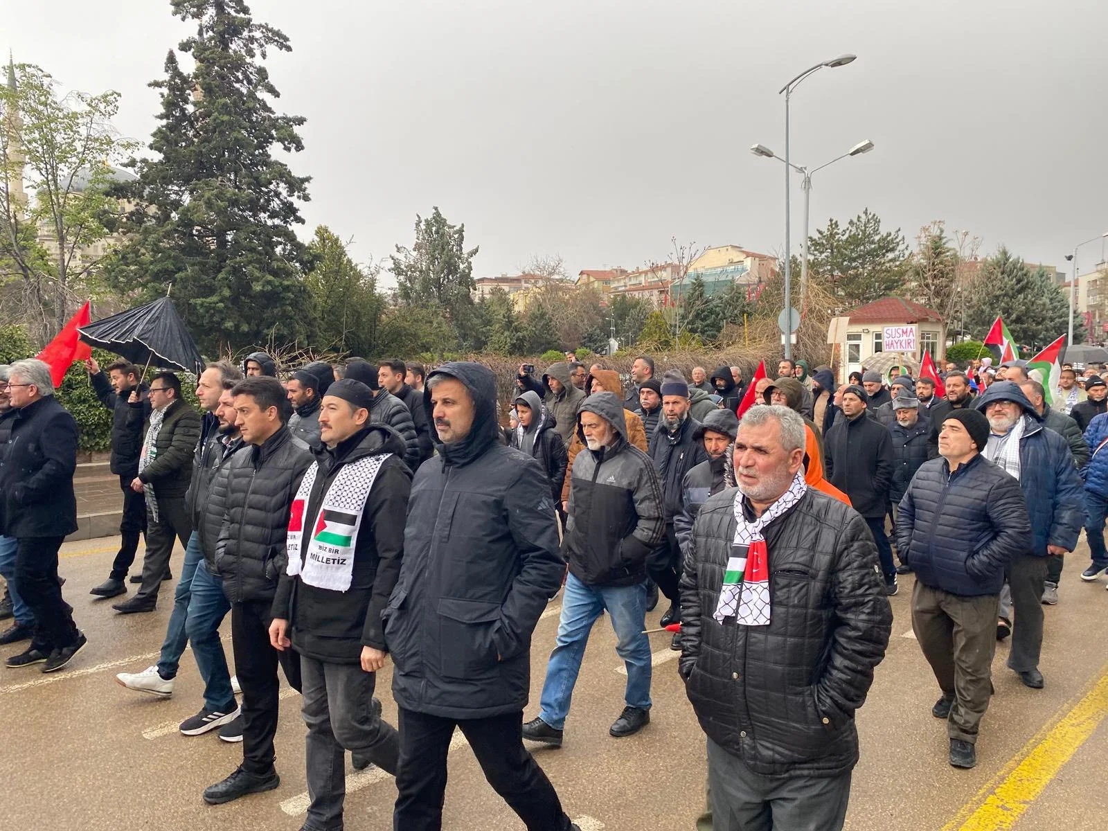 490298346_10234538886585987_3689053483509467178_n Kırıkkale Gazze İçin Ayakta: Cumhuriyet Meydanı'na Akın Ettiler